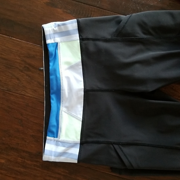 Lululemon leggings- size 4 - Picture 4 of 6